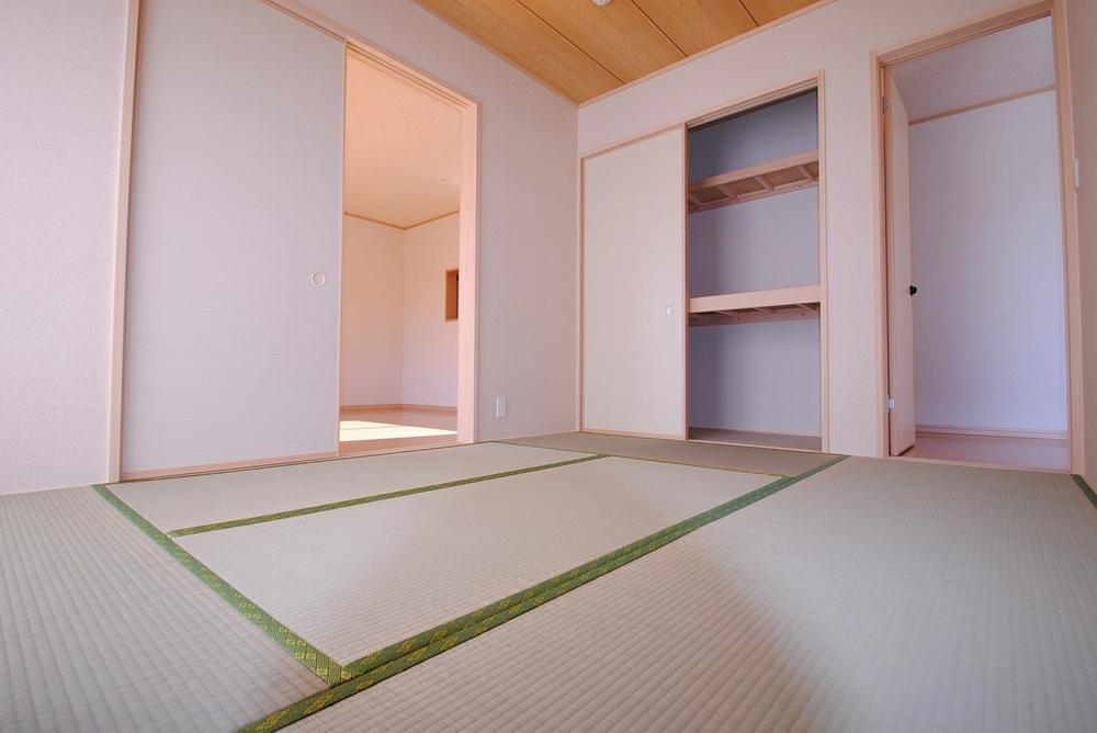 Same specifications photos (Other introspection). Same specifications