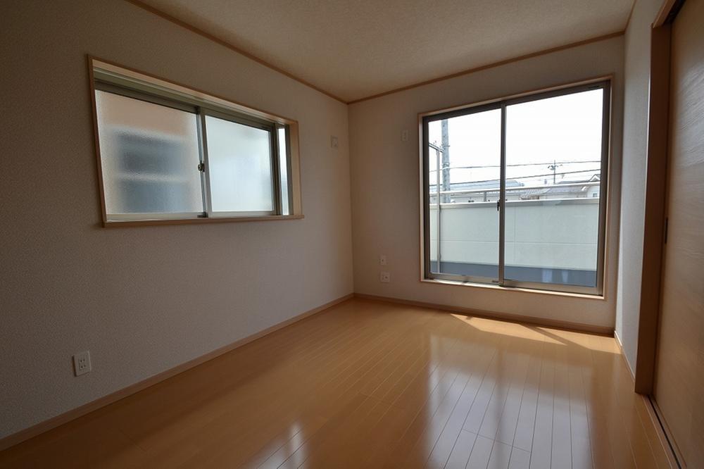 Same specifications photos (Other introspection). Same specifications