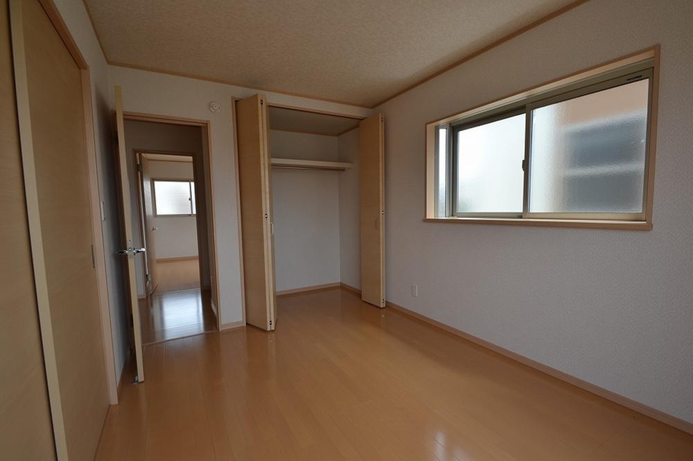 Same specifications photos (Other introspection). Same specifications