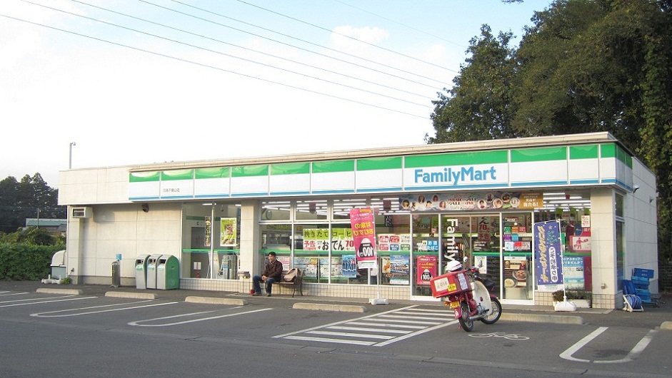 Convenience store. FamilyMart Hidaka Shimokayama store up (convenience store) 562m