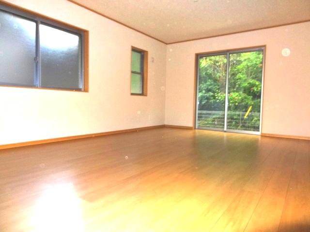 Living. Local (10 May 2013) Shooting