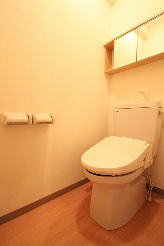 Toilet. Apamanshop Tsurugashima shop TEL: 049-233-7511