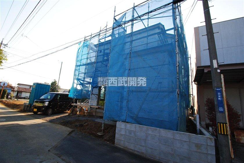 Local photos, including front road. Local (12 May 2013) Shooting