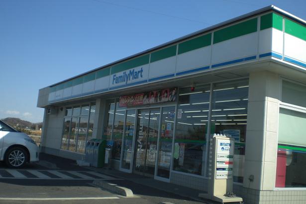 Convenience store. 526m to Family Mart (convenience store)