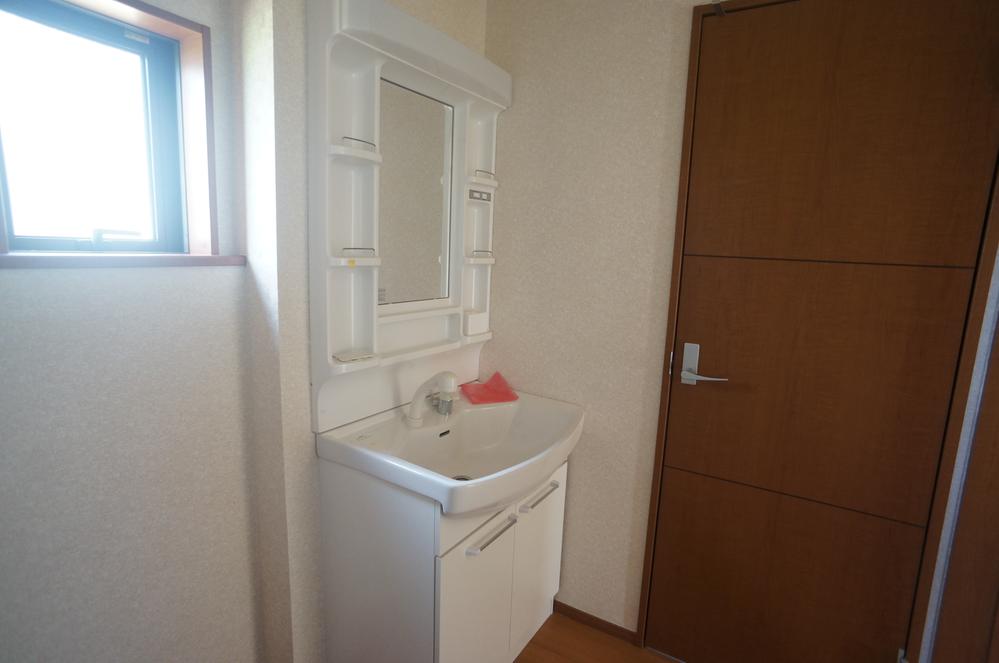 Wash basin, toilet. Indoor (September 2013) Shooting