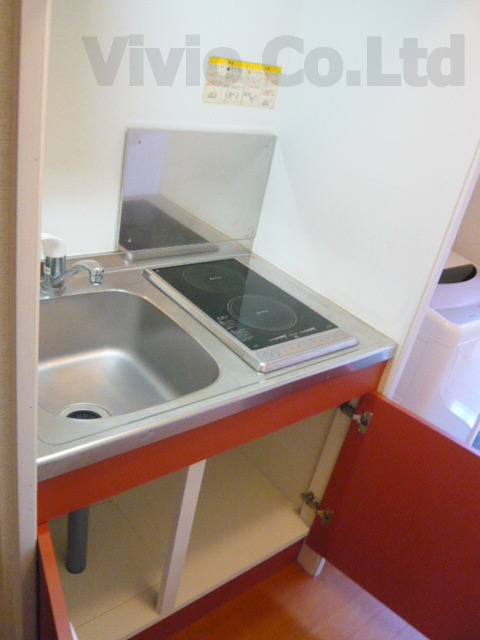 Kitchen. Two-burner electric stove equipped