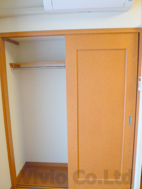 Receipt. Storage space with depth!