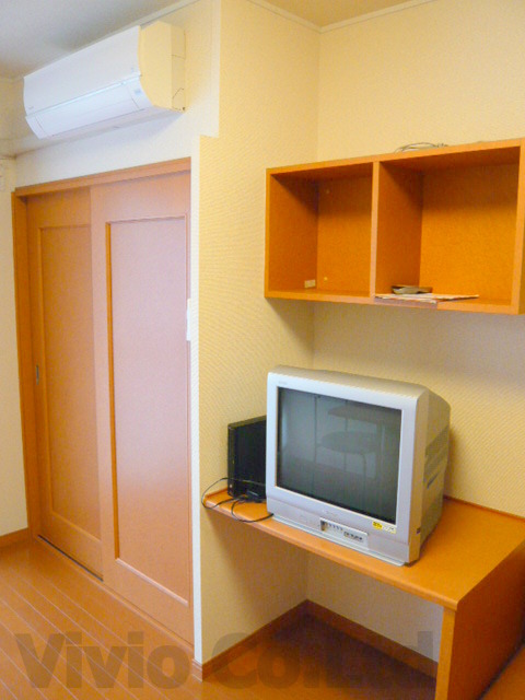 Living and room. Equipped furniture appliances!