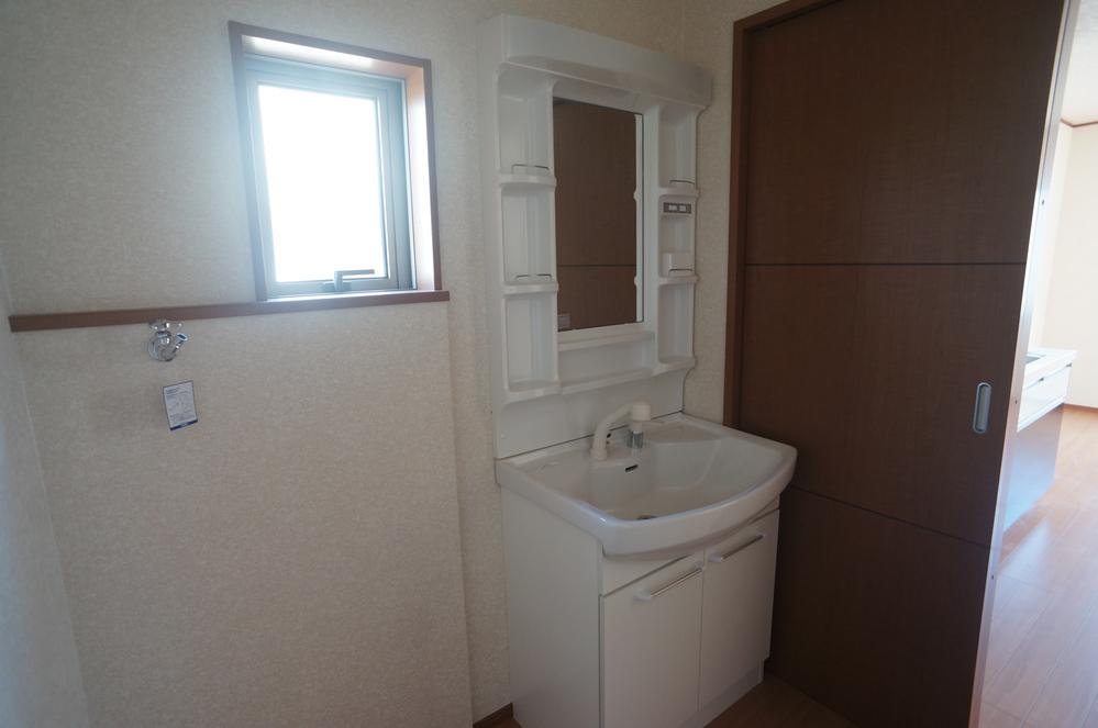 Wash basin, toilet. Indoor (September 2013) Shooting