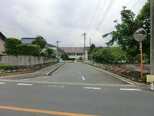 Primary school. Higashimatsuyama 2027m to stand Matsuyama second elementary school