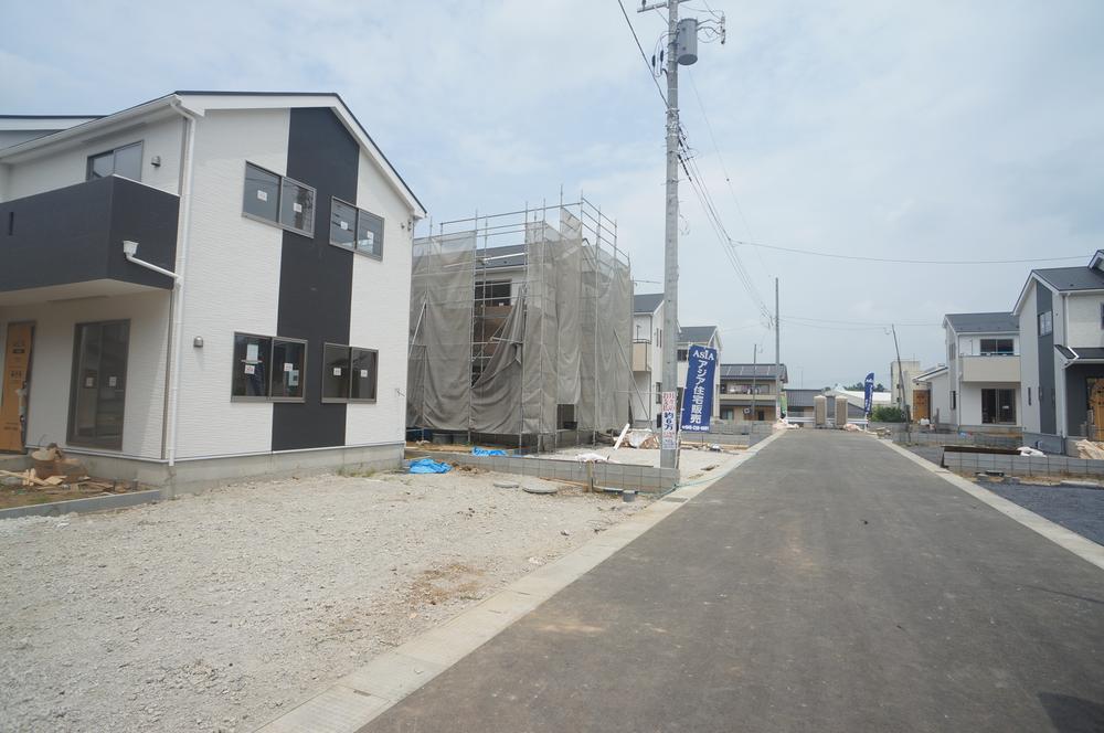 Local photos, including front road. Local (August 2013) Shooting