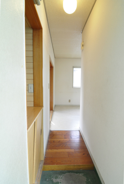 Entrance. With a shoe box