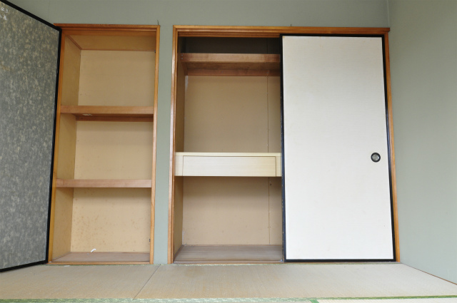 Receipt. Storage of Japanese-style room