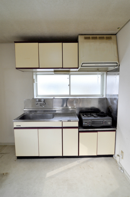 Kitchen. Gas stove can be installed