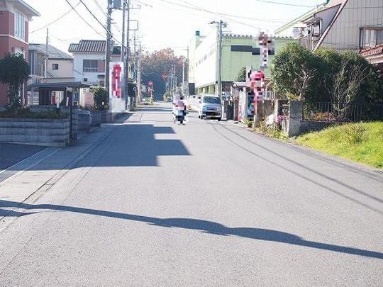 Local photos, including front road. Frontal road