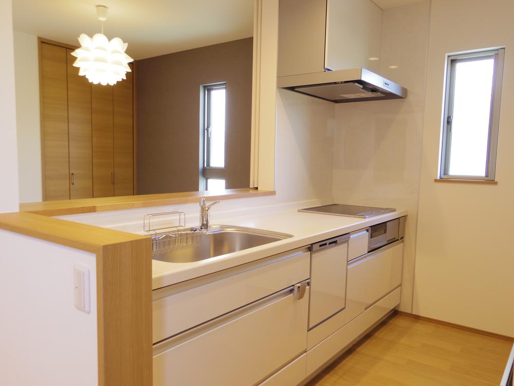 Kitchen. IH equipped ・ With dishwasher face-to-face kitchen. 
