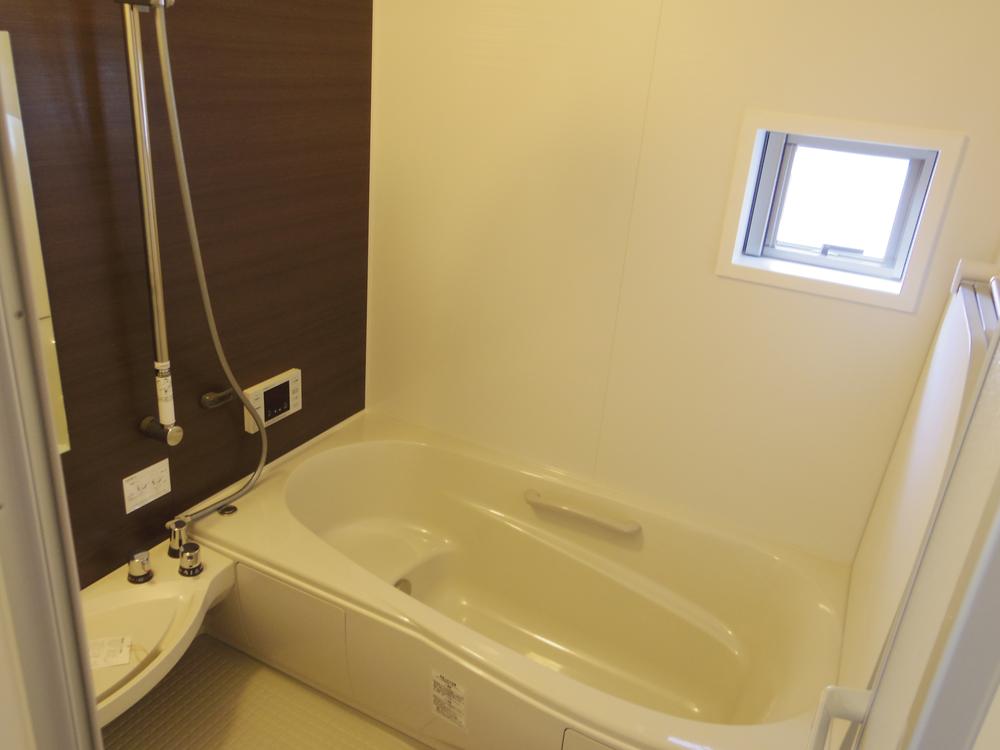 Bathroom. The latest unit bus