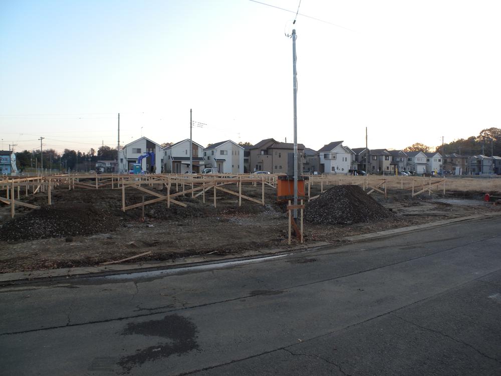 Local photos, including front road. Local (12 May 2013) Shooting