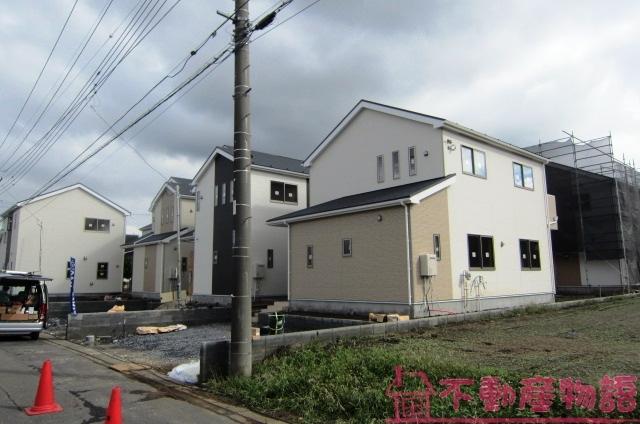 Local appearance photo. Image of under construction