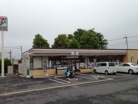 Convenience store. 290m to Seven-Eleven (convenience store)
