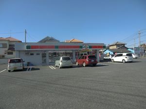 Convenience store. 550m until Thanksgiving (convenience store)