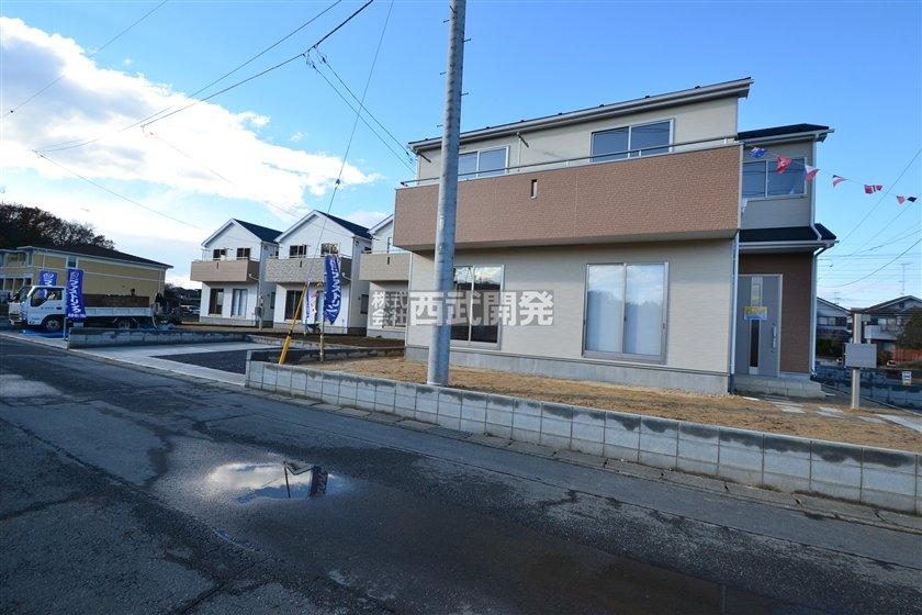 Local photos, including front road. Local (12 May 2013) Shooting