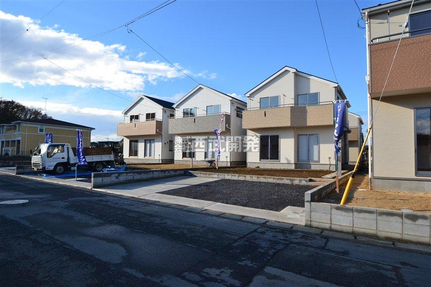 Local photos, including front road. Local (12 May 2013) Shooting