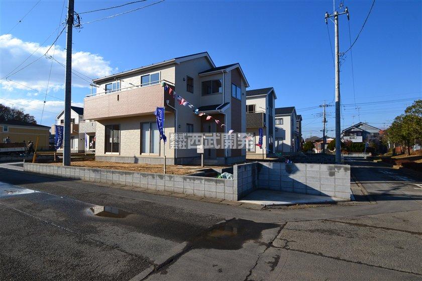 Local photos, including front road. Local (12 May 2013) Shooting