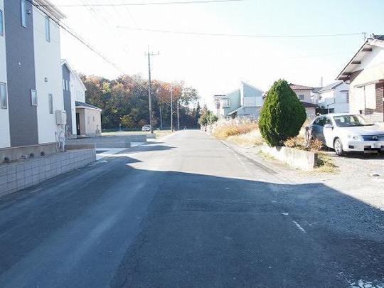 Local photos, including front road. Frontal road