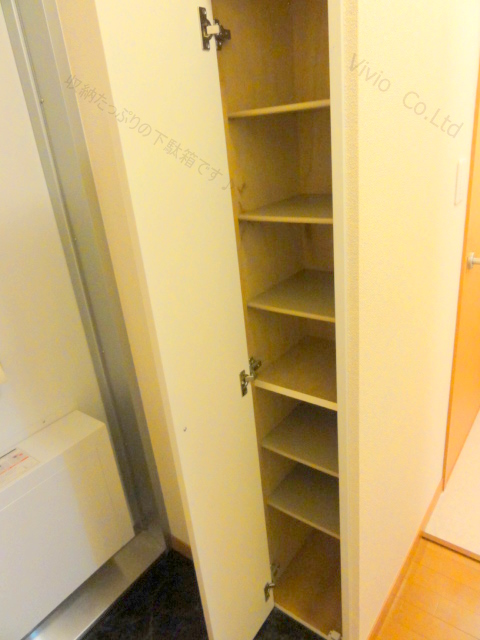 Receipt. Entrance of the shoe box storage also equipped with.