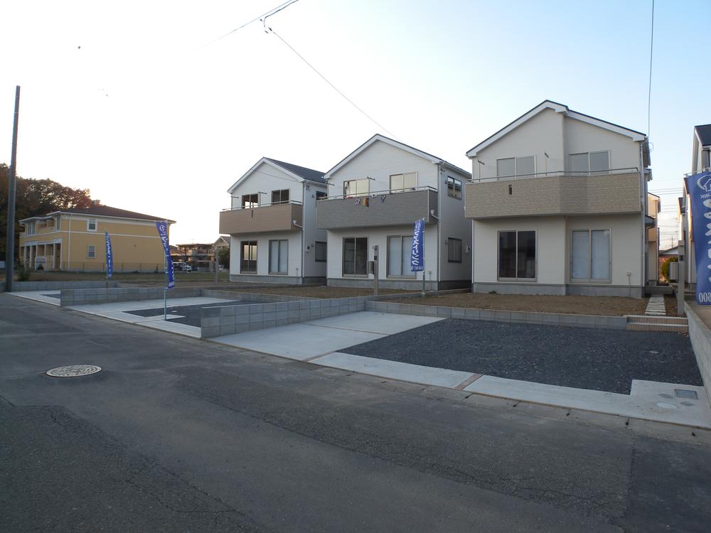 Local photos, including front road. Local (12 May 2013) Shooting