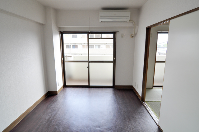 Other room space. Western-style 6 Pledge