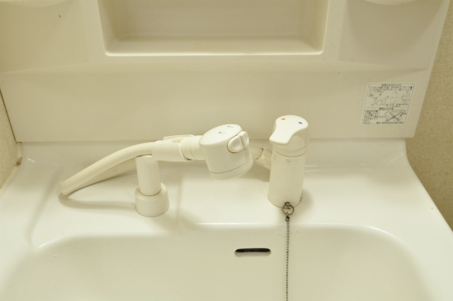 Other Equipment. Shampoo dresser details