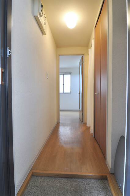 Entrance. Room viewed from the entrance