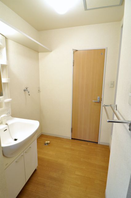 Washroom. Wash dressing room