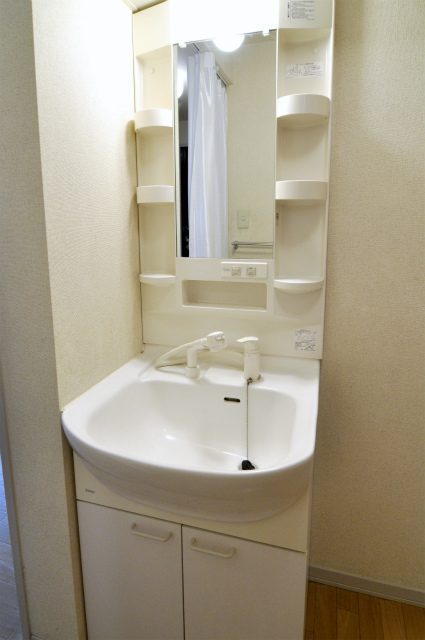 Other Equipment. Shampoo dresser