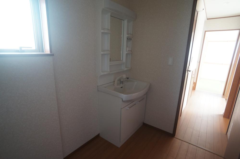 Wash basin, toilet. Indoor (September 2013) Shooting