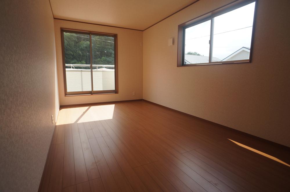 Other introspection. Indoor (September 2013) Shooting