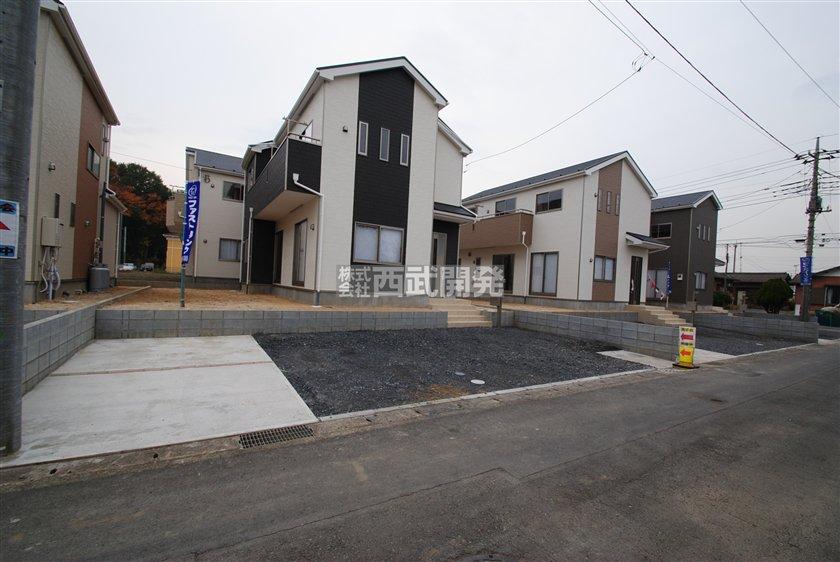 Local photos, including front road. Local (11 May 2013) Shooting