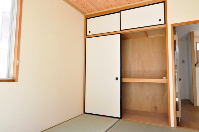 Receipt. Storage of Japanese-style room