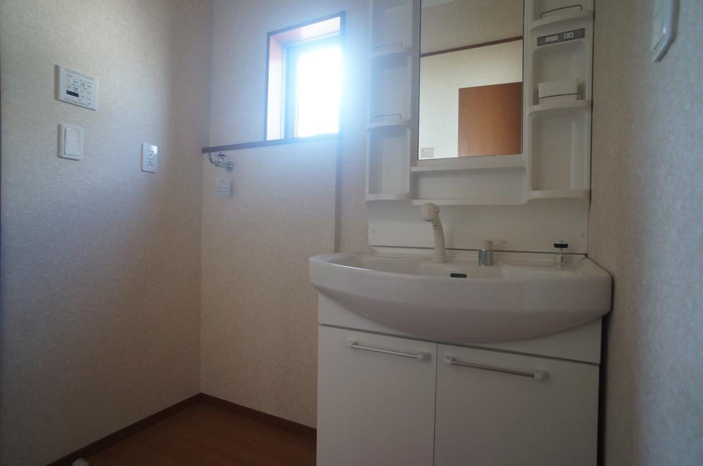 Wash basin, toilet. Indoor (September 2013) Shooting