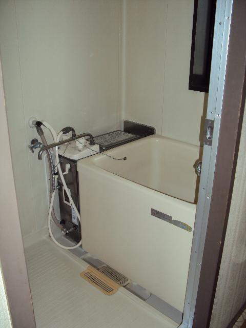 Bath. Bus (the same type)