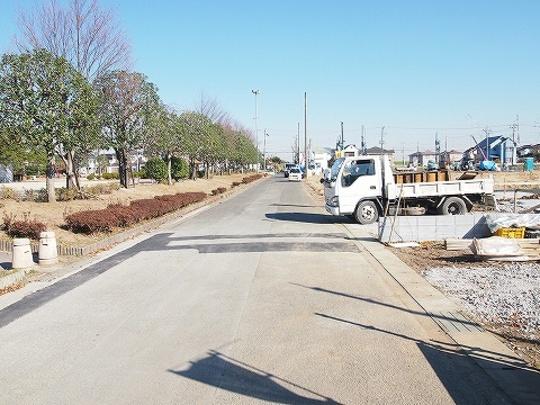 Local photos, including front road. Frontal road