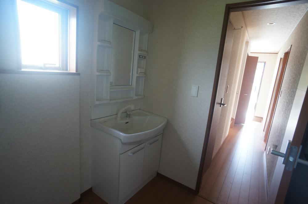 Wash basin, toilet. Indoor (September 2013) Shooting