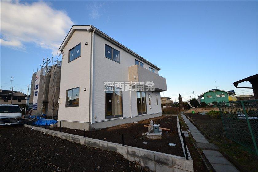 Local photos, including front road. Local (12 May 2013) Shooting