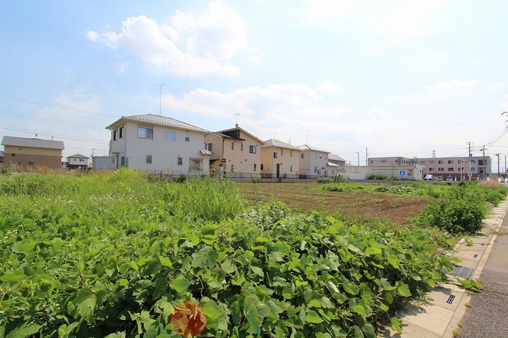 Building plan example (exterior photos). Local land photo