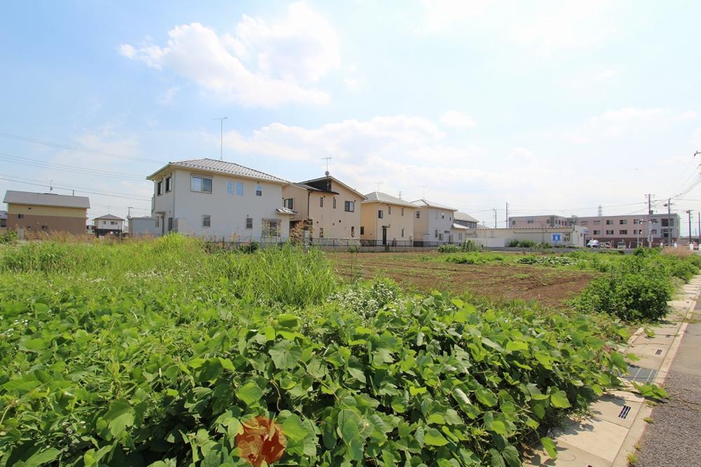 Building plan example (exterior photos). Local land photo