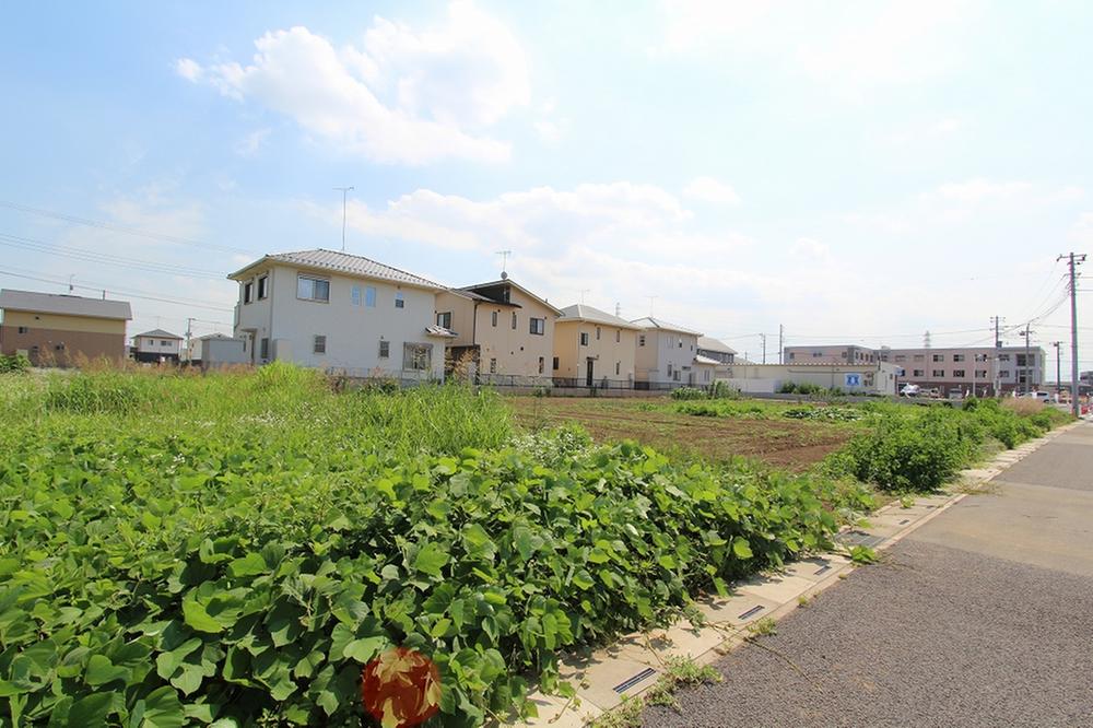 Building plan example (exterior photos). Local land photo