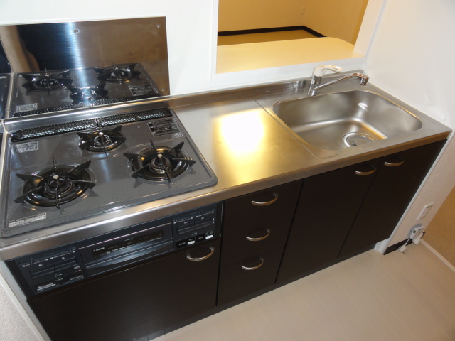 Kitchen. 3-burner stove is happy in the spacious kitchen.
