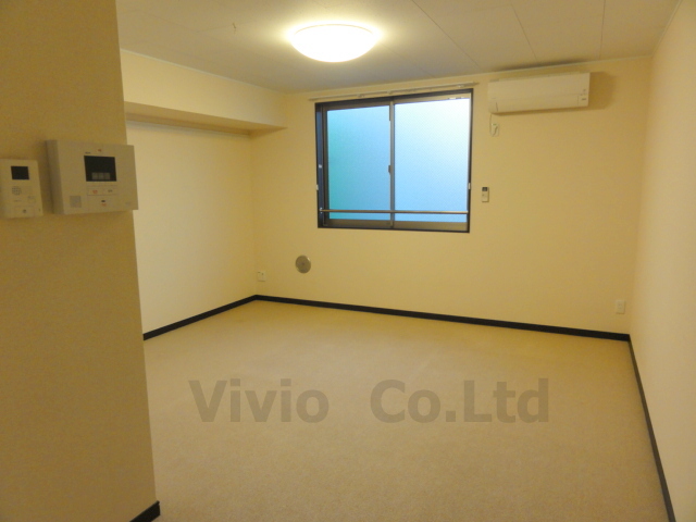 Other room space. Also equipped with air conditioning!